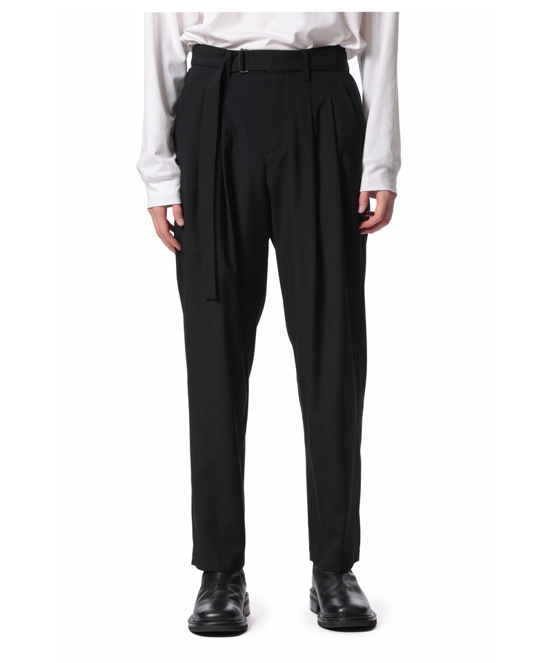 WO TOROPICAL BELTED TAPERED FIT TROUSERS(ブラック(930)-1)