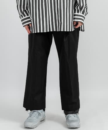 UNCLE [TUCK TAPERED TROUSERS]