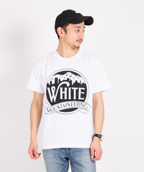 PRINTED T-SHIRT 'MOUNTAIN & BUILDING' プリントTシャツ【White Mountaineering / ホワイトマウンテニアリング】■SALE■(ホワイト-1)