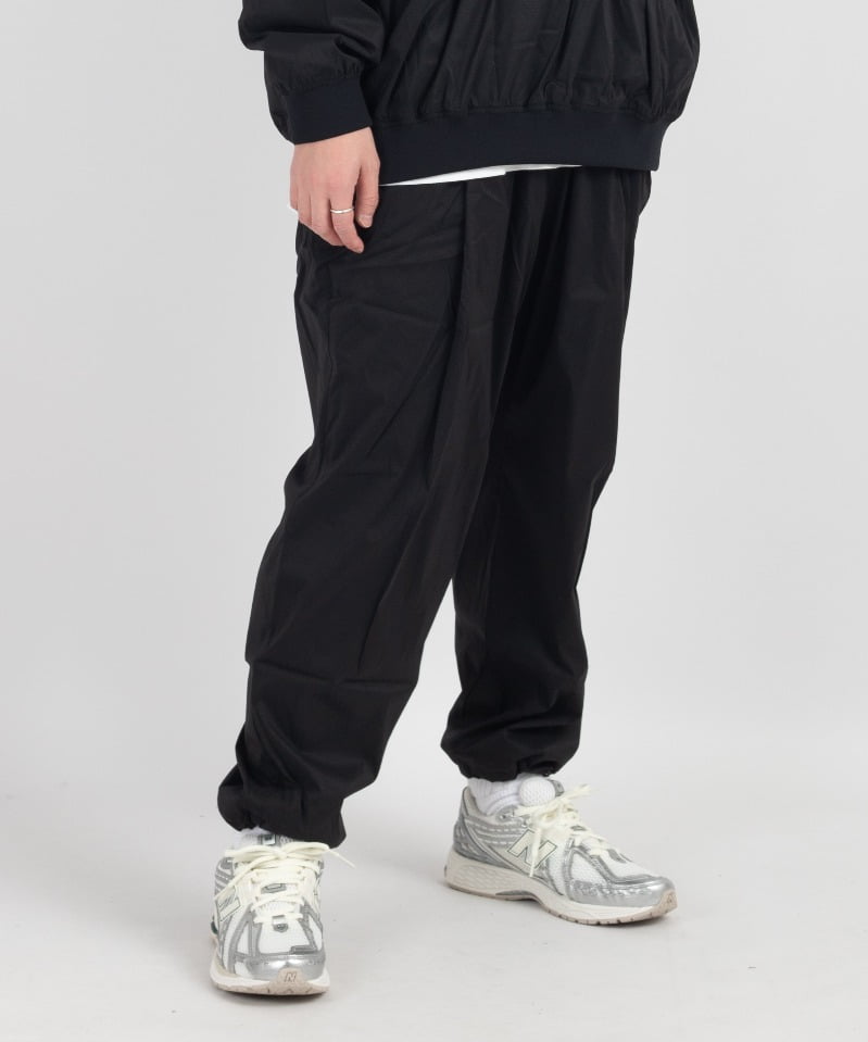 WIDE TAPERED EASY PANTS(ブラック-L)