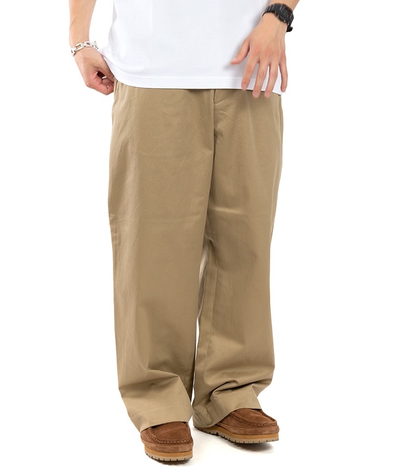 UNIVERSAL PRODUCTS.】NO TUCK WIDE CHINO TROUSERS | メンズ 