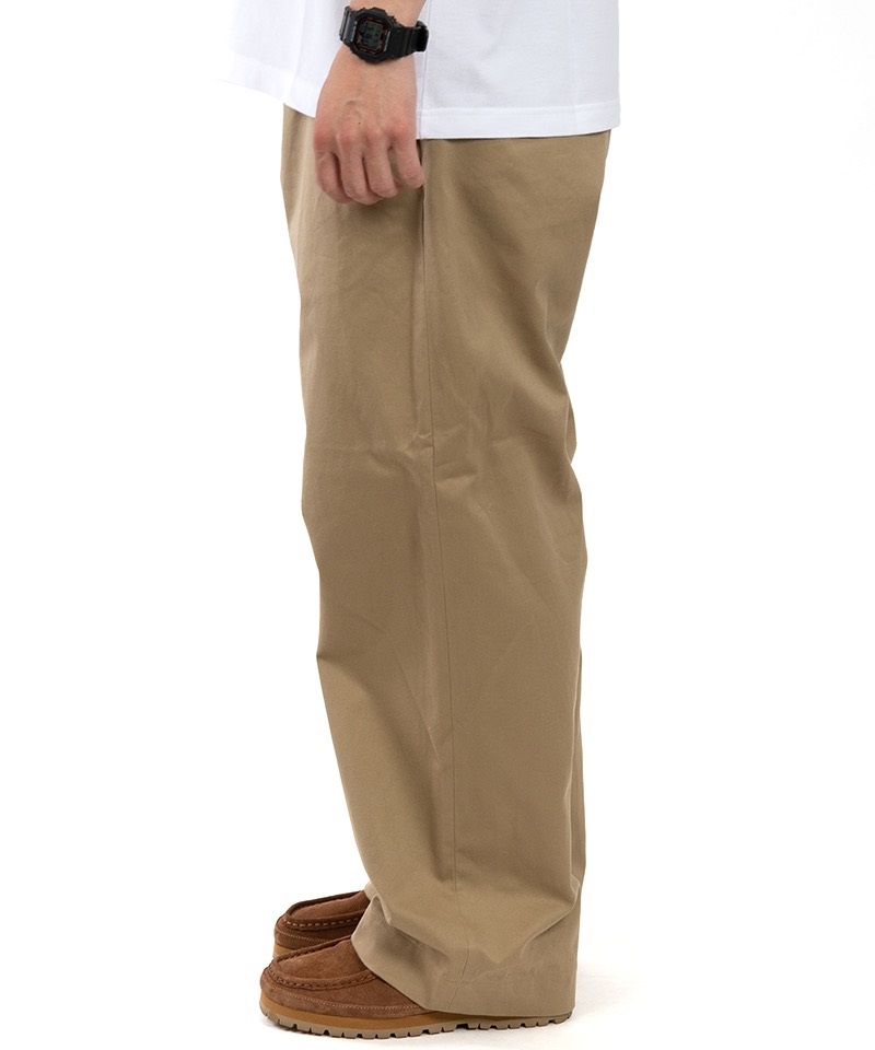 UNIVERSAL PRODUCTS.】NO TUCK WIDE CHINO TROUSERS | メンズ ...