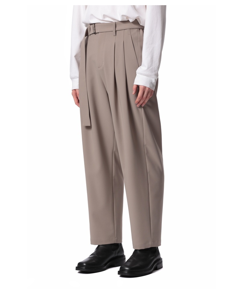 ATTACHMENT】PE CONPACT TWILL BELTED TAPERED FIT TROUSERS | メンズ 